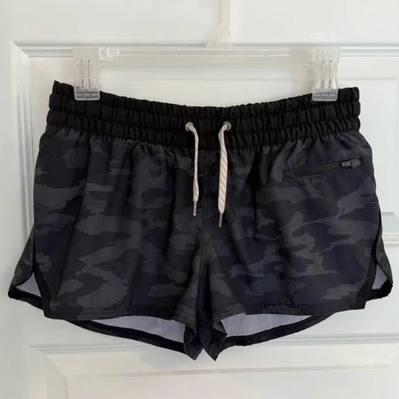 Vuori Women’s Clementine 2.0 Shorts Small - Picture 3 of 9